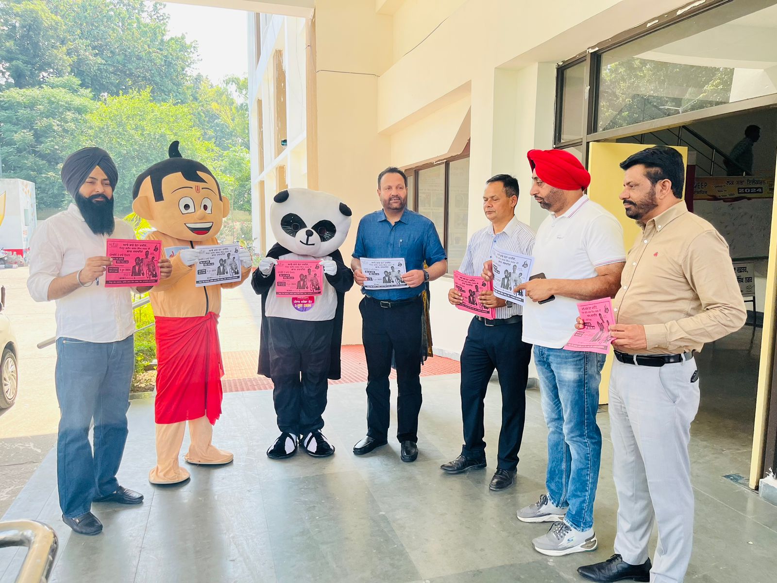 छोटे भीम और बाल पांडे ने नवांशहर निवासियों को स्वीप गतिविधियों के बारे में जागरूक किया